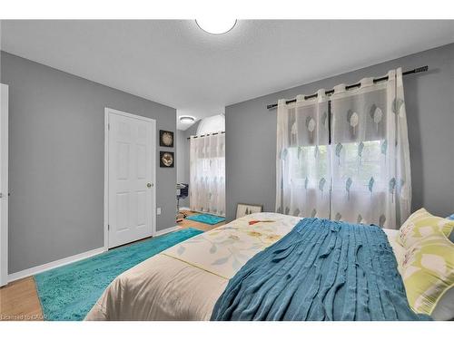 5 Vulcan Court, Hamilton, ON - Indoor Photo Showing Bedroom