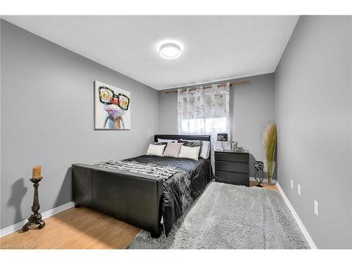 5 Vulcan Court, Hamilton, ON - Indoor Photo Showing Bedroom