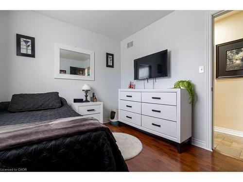 59 Acadia Drive, Welland, ON - Indoor Photo Showing Bedroom