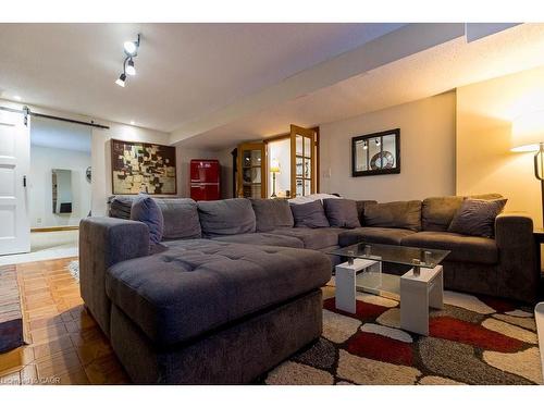 59 Acadia Drive, Welland, ON - Indoor Photo Showing Living Room