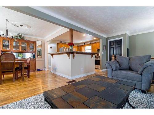 59 Acadia Drive, Welland, ON - Indoor Photo Showing Living Room