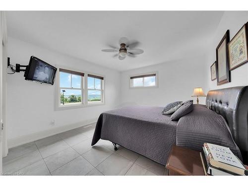 404 Mountain Brow Boulevard E, Hamilton, ON - Indoor Photo Showing Bedroom