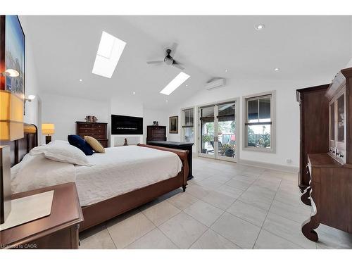 404 Mountain Brow Boulevard E, Hamilton, ON - Indoor Photo Showing Bedroom