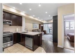 325-570 Lolita Gardens  Mississauga, ON L5A 0A1