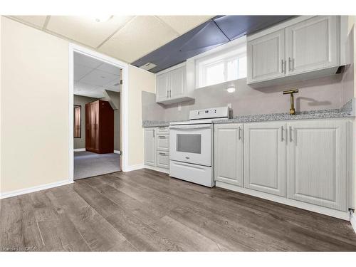 368 Upper Kenilworth Avenue, Hamilton, ON - Indoor Photo Showing Kitchen