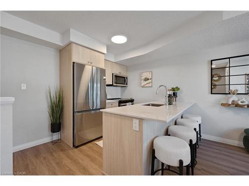 A4-410 Northfield Drive W, Waterloo, ON - Indoor Photo Showing Kitchen
