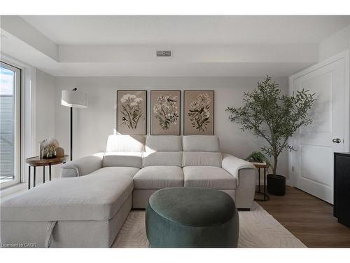 A4-410 Northfield Drive W, Waterloo, ON - Indoor Photo Showing Living Room