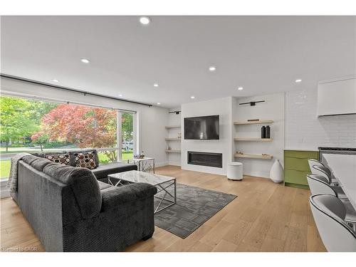 514 Oxbow Road, Waterloo, ON - Indoor Photo Showing Living Room