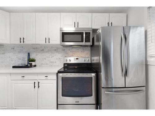 39 Division Street, Hamilton, ON - Indoor Photo Showing Kitchen