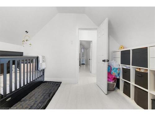 39 Division Street, Hamilton, ON - Indoor Photo Showing Bedroom