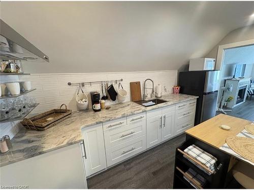 691 Wilson Street, Hamilton, ON - Indoor Photo Showing Kitchen