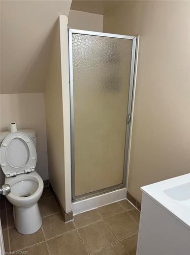 95 Sanford Avenue N, Hamilton, ON - Indoor Photo Showing Bathroom