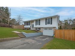 106 Oakwood Avenue  Simcoe, ON N3Y 1H9