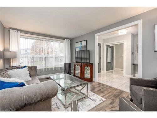 383 East 24Th Street, Hamilton, ON - Indoor Photo Showing Living Room