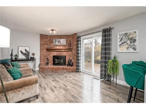 383 East 24Th Street, Hamilton, ON - Indoor Photo Showing Living Room With Fireplace