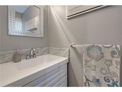 383 East 24Th Street, Hamilton, ON - Indoor Photo Showing Bathroom