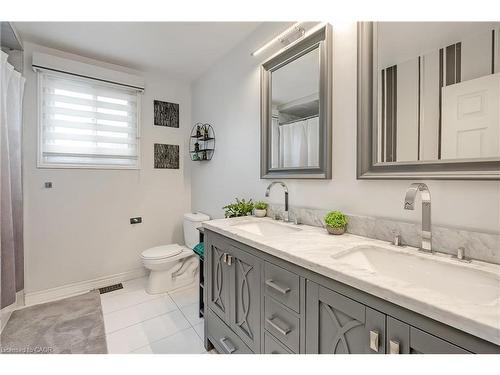 383 East 24Th Street, Hamilton, ON - Indoor Photo Showing Bathroom