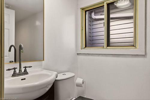 163 Hope Avenue, Hamilton, ON - Indoor Photo Showing Bathroom