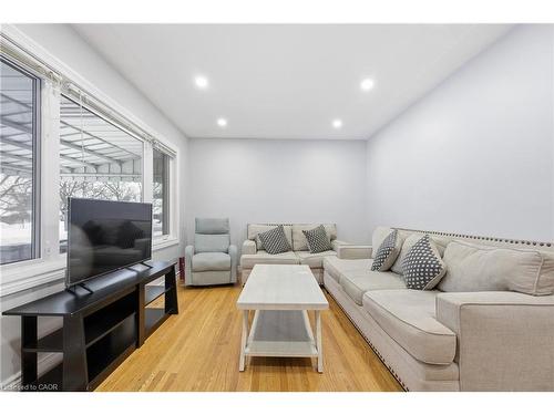 18 Harber Avenue, Kitchener, ON - Indoor