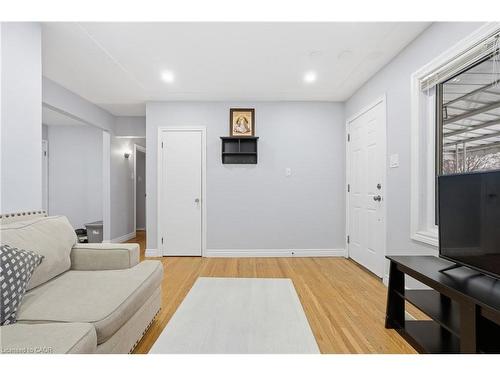 18 Harber Avenue, Kitchener, ON - Indoor