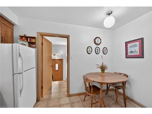 59 Cloke Court, Hamilton, ON - Indoor Photo Showing Dining Room