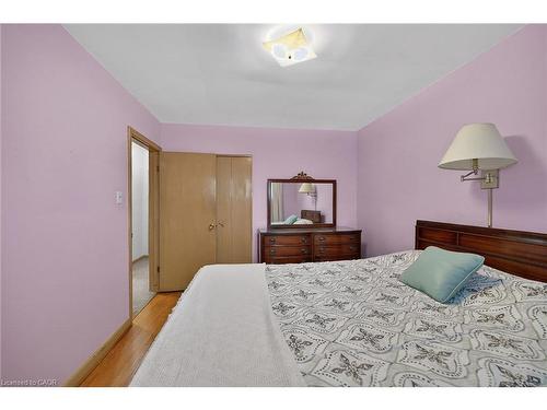 59 Cloke Court, Hamilton, ON - Indoor Photo Showing Bedroom