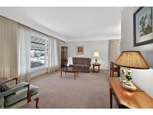 59 Cloke Court, Hamilton, ON - Indoor Photo Showing Living Room
