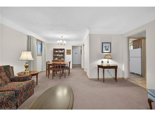 59 Cloke Court, Hamilton, ON - Indoor Photo Showing Living Room