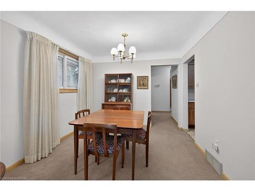 59 Cloke Court, Hamilton, ON - Indoor Photo Showing Dining Room