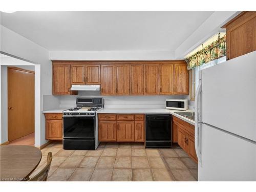 59 Cloke Court, Hamilton, ON - Indoor Photo Showing Kitchen