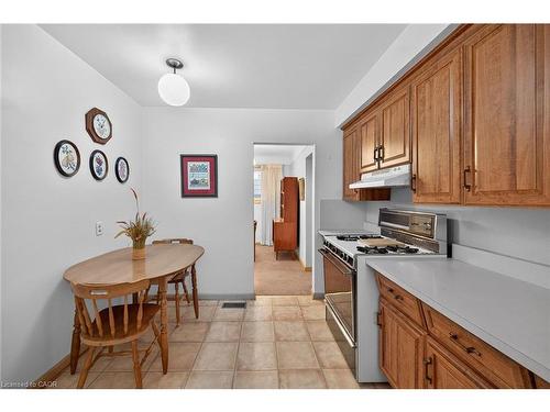 59 Cloke Court, Hamilton, ON - Indoor Photo Showing Kitchen