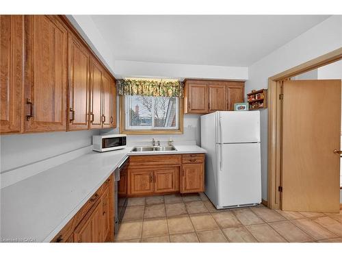 59 Cloke Court, Hamilton, ON - Indoor Photo Showing Kitchen With Double Sink