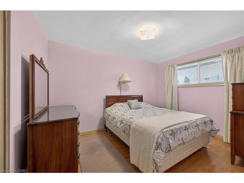 59 Cloke Court, Hamilton, ON - Indoor Photo Showing Bedroom