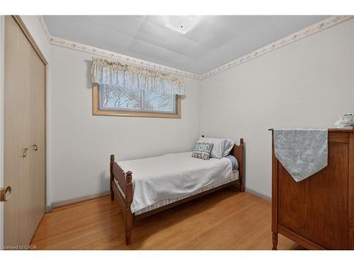 59 Cloke Court, Hamilton, ON - Indoor Photo Showing Bedroom