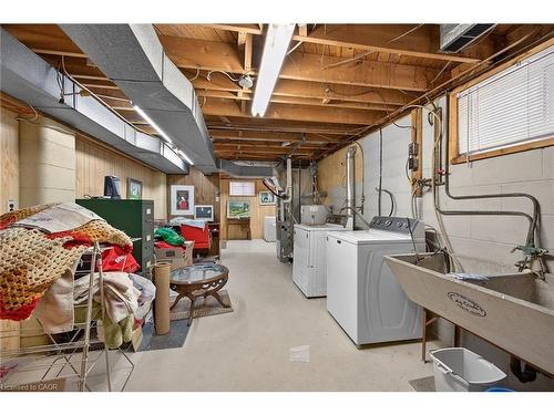 59 Cloke Court, Hamilton, ON - Indoor Photo Showing Laundry Room