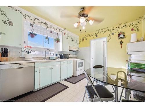 263 East 36Th Street, Hamilton, ON - Indoor Photo Showing Kitchen With Double Sink