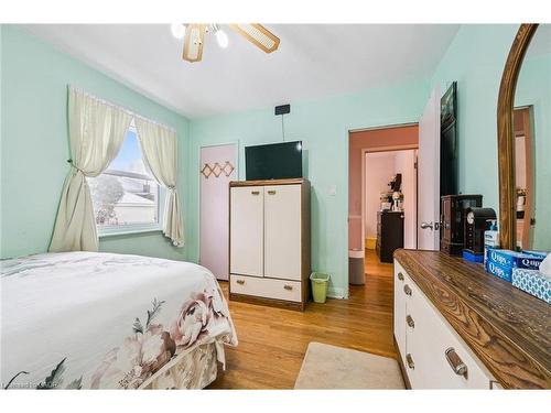 263 East 36Th Street, Hamilton, ON - Indoor Photo Showing Bedroom