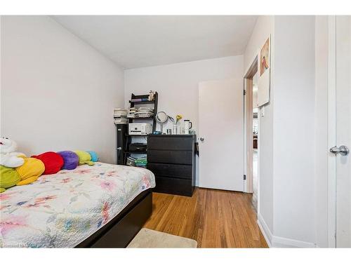 263 East 36Th Street, Hamilton, ON - Indoor Photo Showing Bedroom