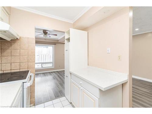 35-14 Derby Street, Hamilton, ON - Indoor Photo Showing Other Room