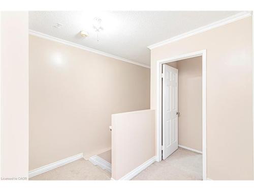 35-14 Derby Street, Hamilton, ON - Indoor Photo Showing Other Room