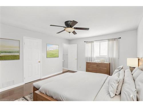 35-14 Derby Street, Hamilton, ON - Indoor Photo Showing Bedroom