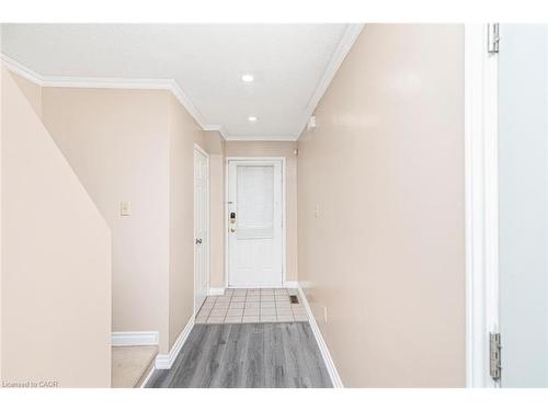 35-14 Derby Street, Hamilton, ON - Indoor Photo Showing Other Room
