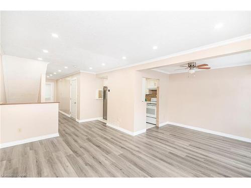 35-14 Derby Street, Hamilton, ON - Indoor Photo Showing Other Room