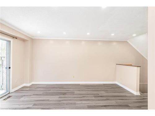 35-14 Derby Street, Hamilton, ON - Indoor Photo Showing Other Room