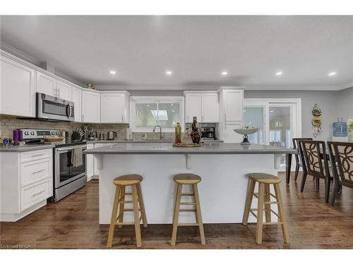982 Highland Road E, Stoney Creek, ON - Indoor Photo Showing Kitchen With Upgraded Kitchen