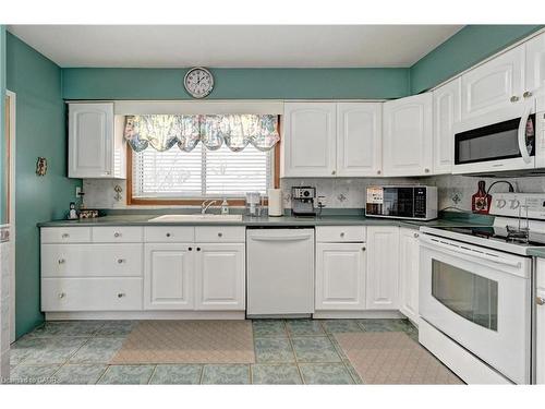 132 Forest Hill Drive, Kitchener, ON - Indoor Photo Showing Kitchen