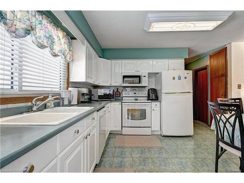 132 Forest Hill Drive, Kitchener, ON - Indoor Photo Showing Kitchen