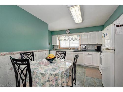 132 Forest Hill Drive, Kitchener, ON - Indoor Photo Showing Dining Room