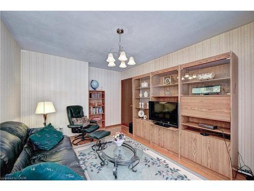 132 Forest Hill Drive, Kitchener, ON - Indoor Photo Showing Living Room