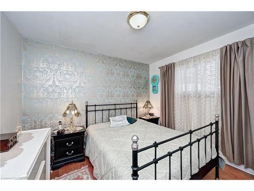132 Forest Hill Drive, Kitchener, ON - Indoor Photo Showing Bedroom